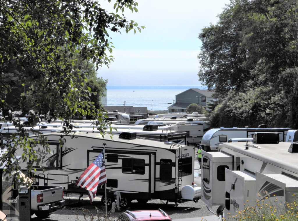 Driftwood RV Park view of RVs and ocean in Harbor, OR with long-term RV site reservations and short-term RV site reservations